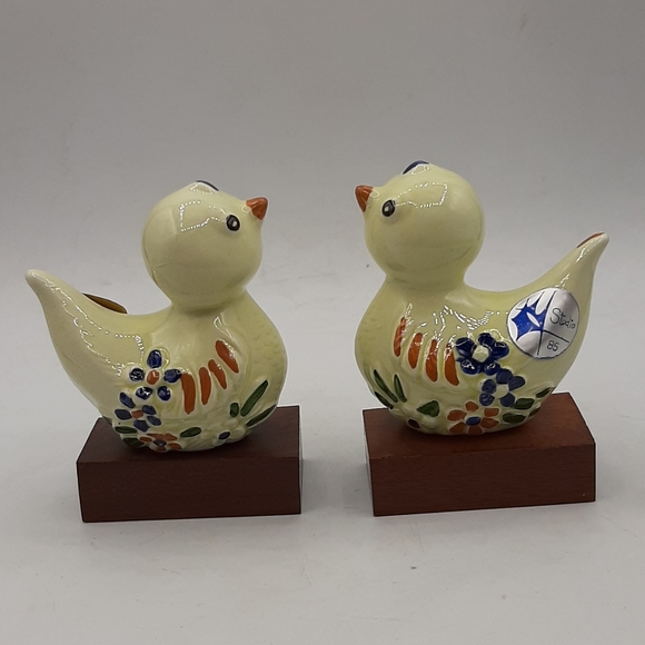 Vintage Studio 85 Pair of Adorable Ceramic Ducks Hand Painted on Wooden Base - Picture 2 of 8